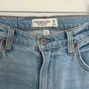 Abercrombie Curve Love, Ultra High Rise Ankle Straight Light Wash Jean